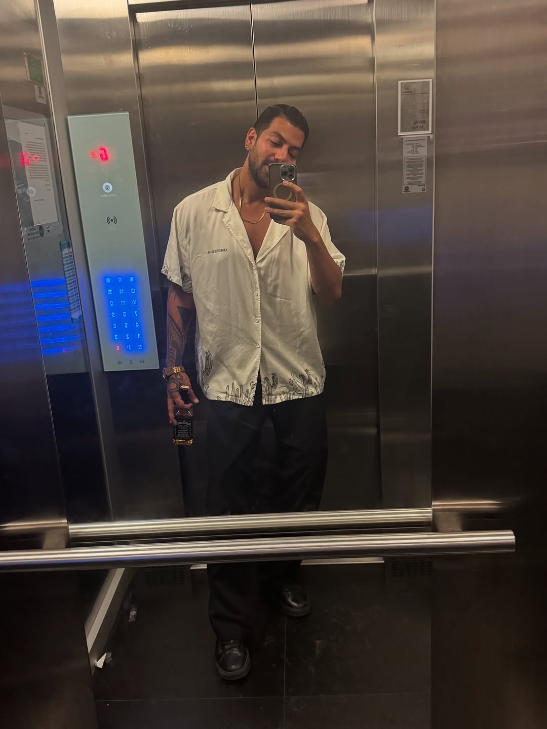 بیوگرافی جاوید عشق ابدی